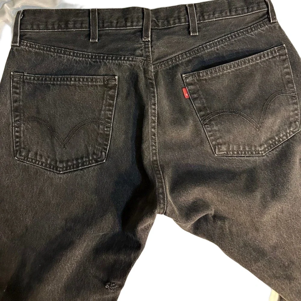 Levis black 501 Shorts for men Waist :38, Inseam 17 inches